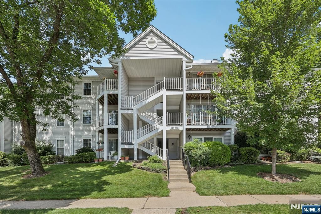 Property Photo:  530 Holly Court  NJ 07430 