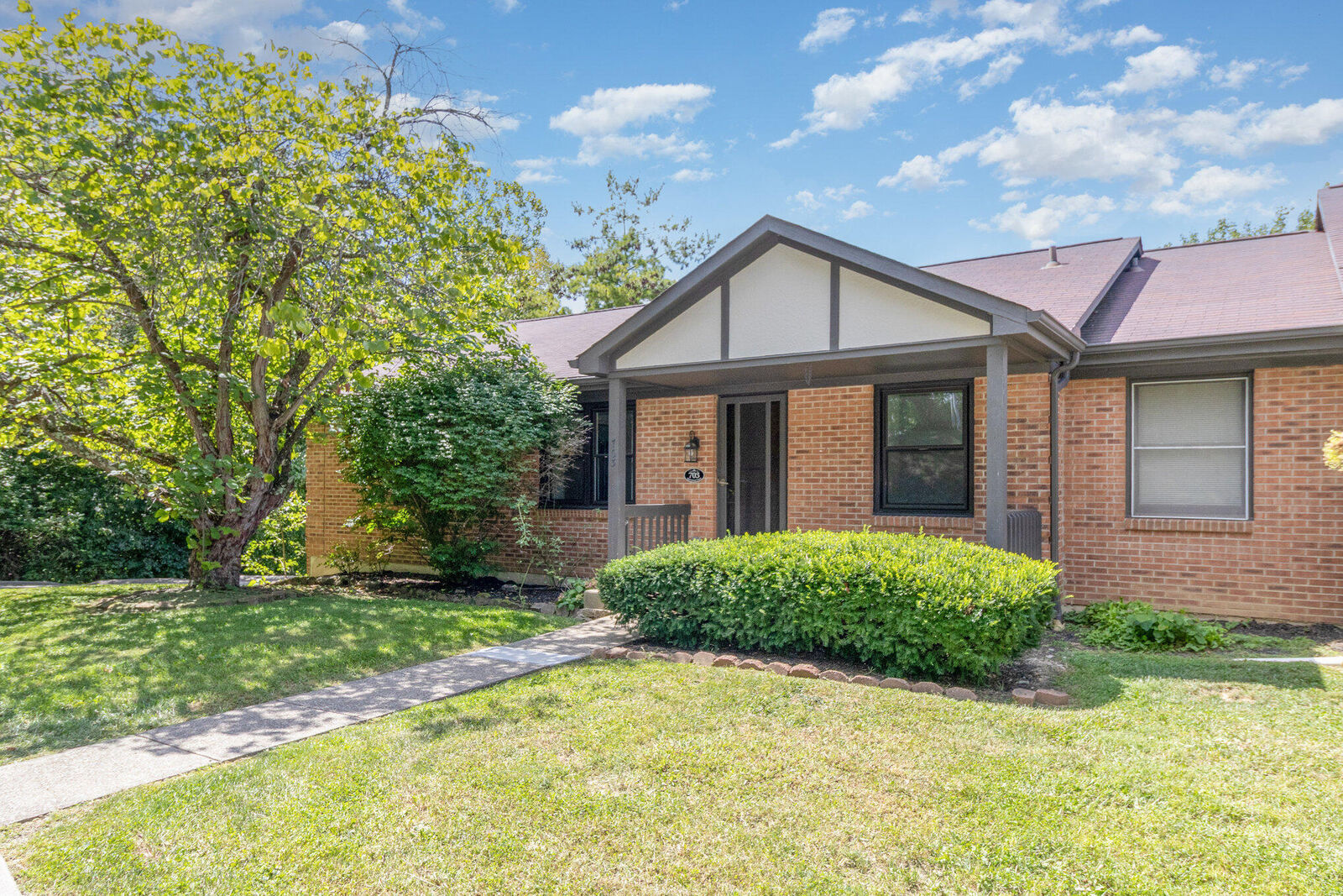 Property Photo: 703 Queensway Court KY 41076