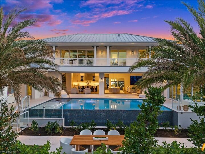 Property Photo: 506 Neapolitan Ln FL 34103