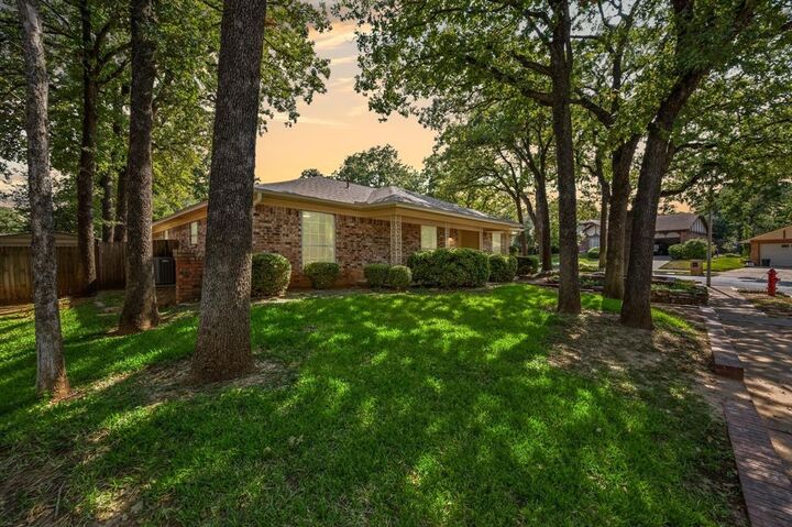 Property Photo: 3000 Willow Lane TX 76021