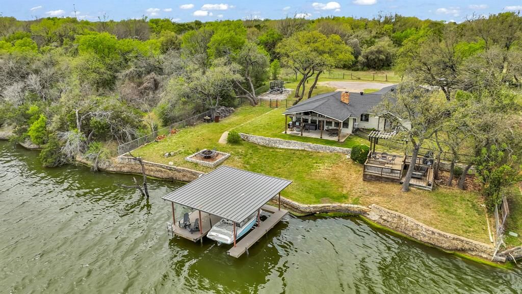Property Photo: 1355 Porter Court TX 76048