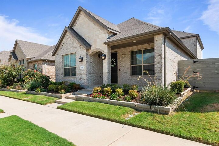 Property Photo: 705 Boardwalk Way TX 76226