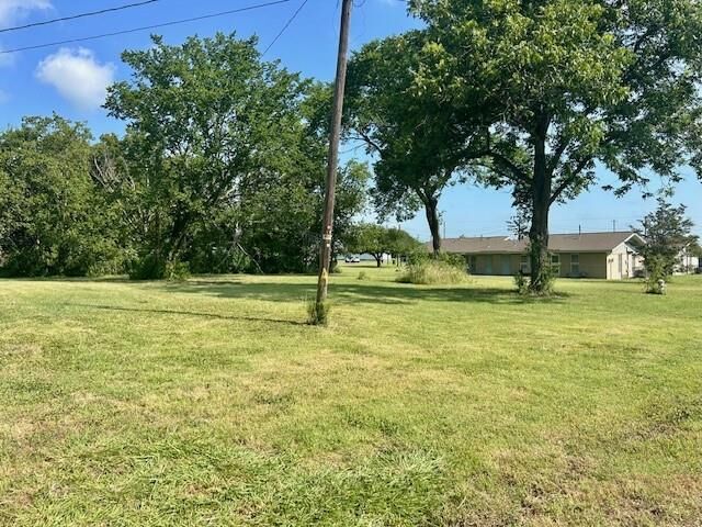 Property Photo: 311 N Leon Street TX 76642