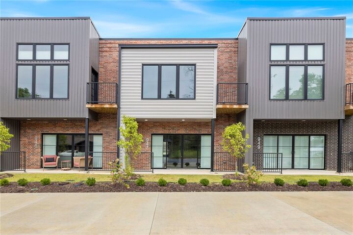 947 SE 10th Street  Bentonville AR 72712 photo