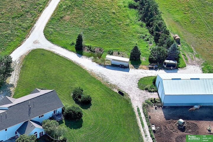 Property Photo: 1107 Road P Road NE 68467