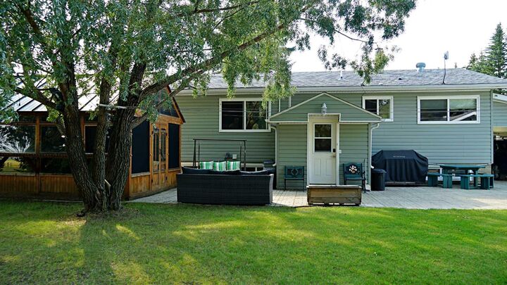 Property Photo: 101 2nd Street E AB T0B 1C0