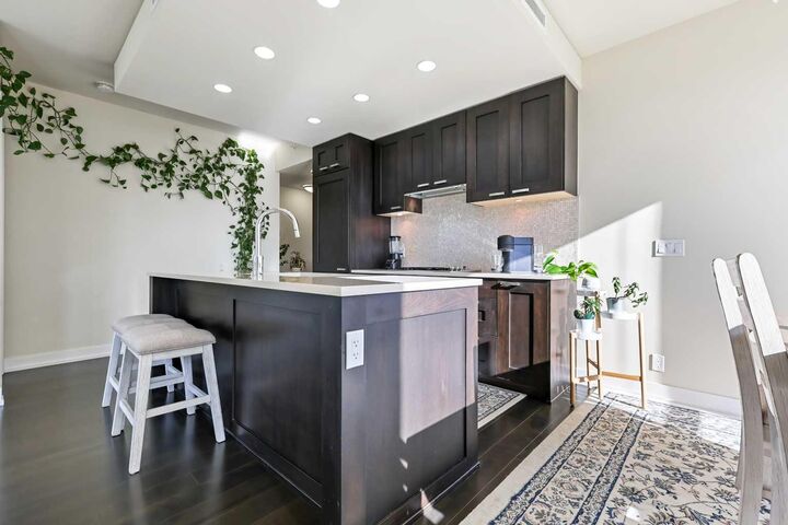 Property Photo:  222 Riverfront Avenue SW 825  AB T2P 0X2 