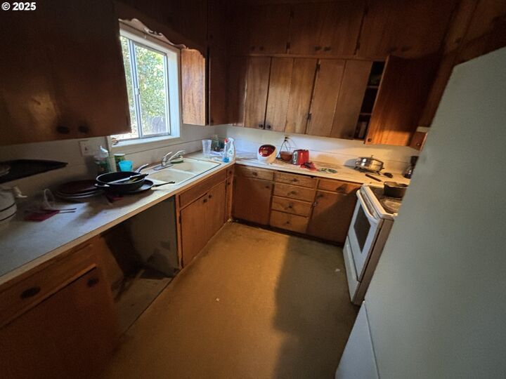 Property Photo: 1690 Mill St SE OR 97301