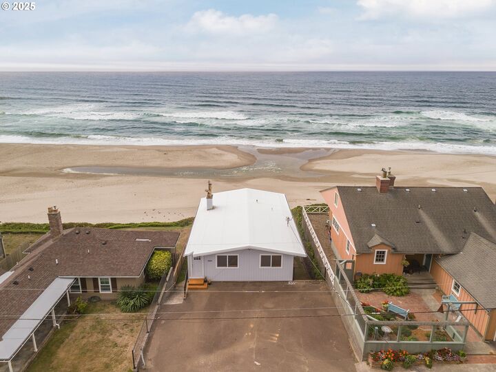Property Photo: 3549 NW Jetty Ave OR 97367