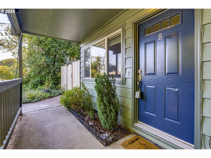 Property Photo: 1045 SW Bertha Blvd 8 OR 97219