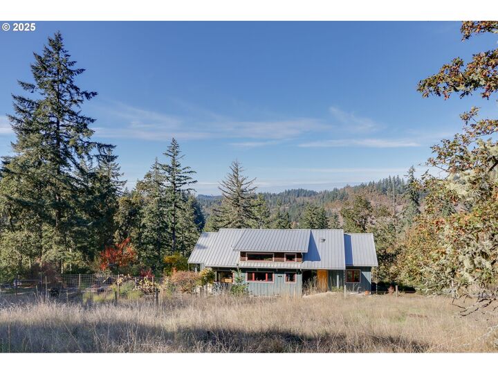 Property Photo: 31212 Camas Ln OR 97405