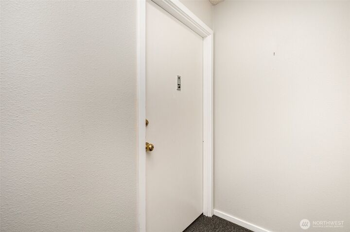 Property Photo: 940 N 35th Street 301 WA 98103