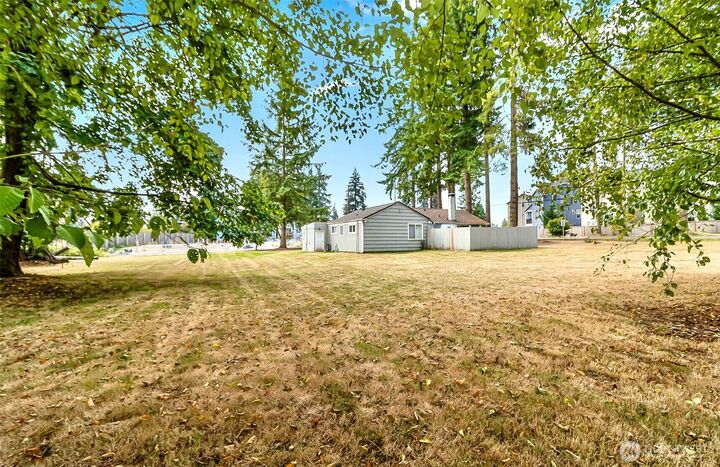 Property Photo: 14525 Ash Way WA 98087