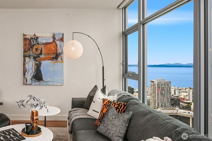 Property Photo: 588 Bell Street 3702S WA 98121