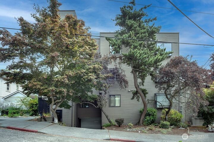 1312  6th Avenue N 9  Seattle WA 98109 photo