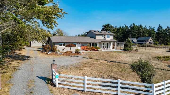 815  Engle Road  Coupeville WA 98239 photo