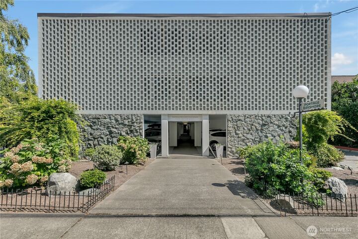 Property Photo: 2524 Boyer Avenue E 322 WA 98102