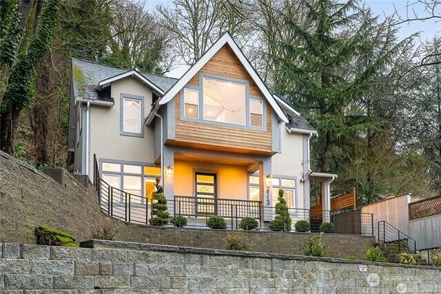 2113  Aurora Avenue N  Seattle WA 98109 photo