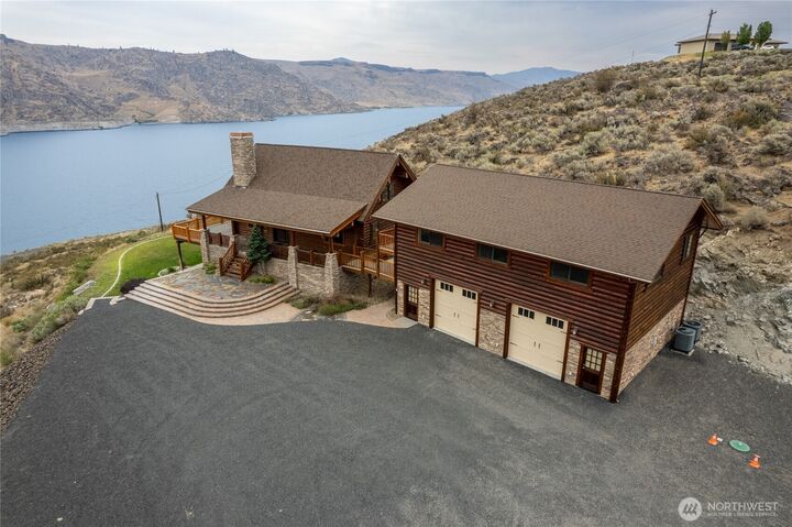 Property Photo:  45500  Chardonnie Lane N  WA 99133 