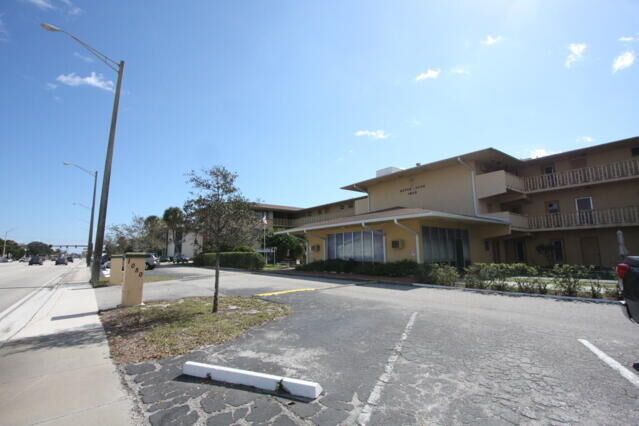 Property Photo: 1050 E Sample Road 307 FL 33064