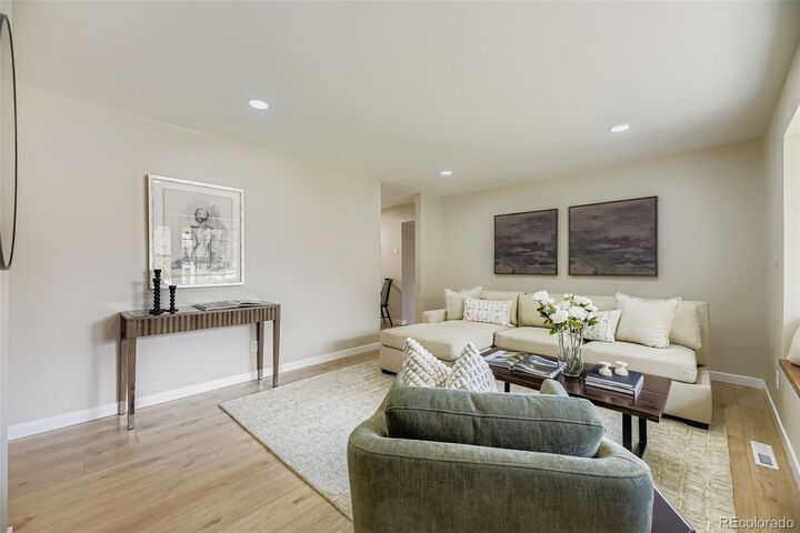 414 S Worchester Way  Aurora CO 80012 photo
