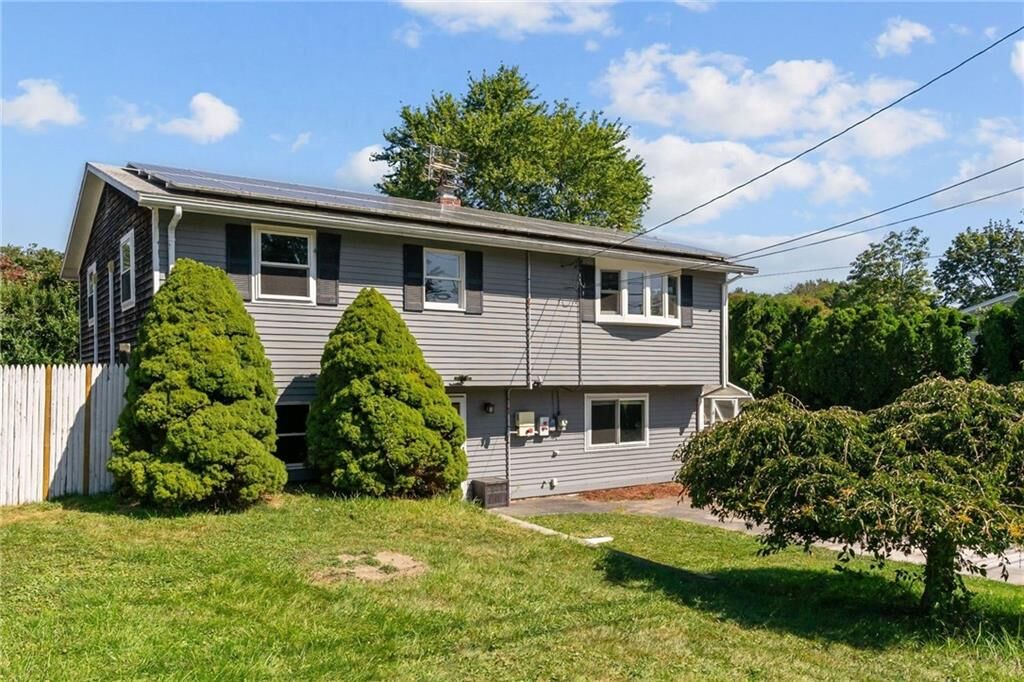 Property Photo:  5 Lea Drive  RI 02809 