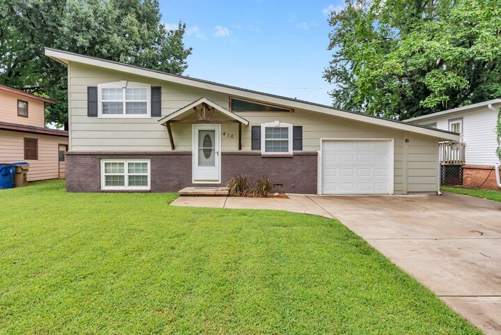 Property Photo:  416 S Westview Dr.  KS 67037-1338 