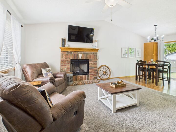 Photo de la propriété:  225 N Dexter Ave  KS 67147 