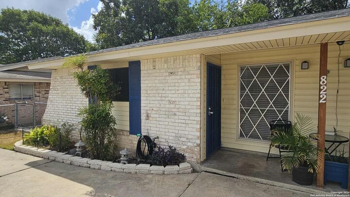 Property Photo: 822 Durr TX 78214