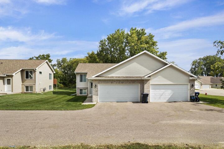 Property Photo:  924 Waters Edge Court  WI 53559 