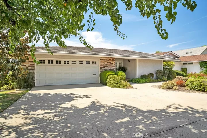 Property Photo:  1575 La Venta Drive  CA 91361