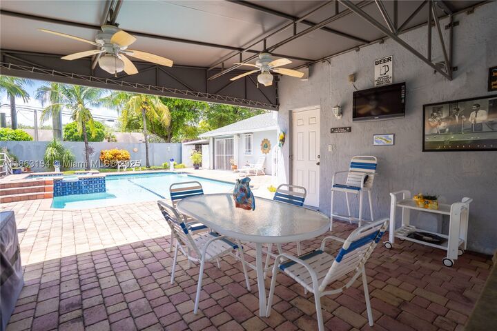 Property Photo: 11680 SW 92nd St FL 33176