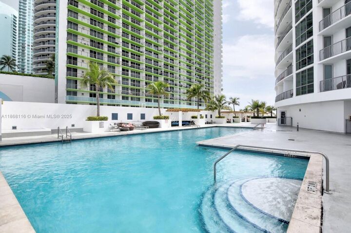Property Photo:  1750 N Bayshore Dr 2804  FL 33132 