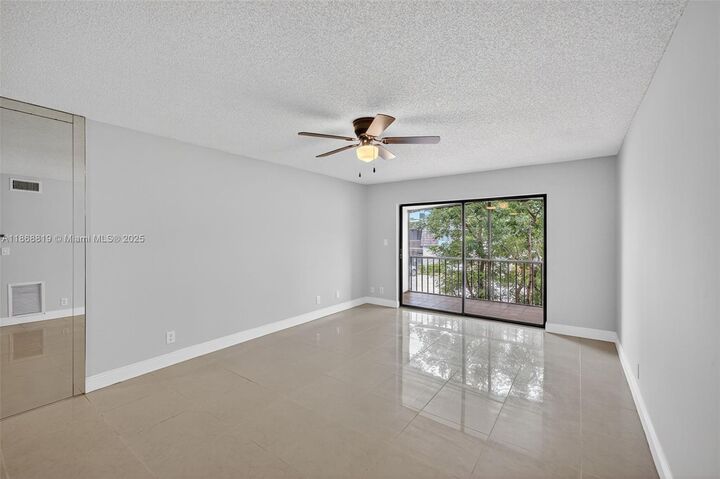 Property Photo: 3109 Oakland Shores Dr 209 FL 33309