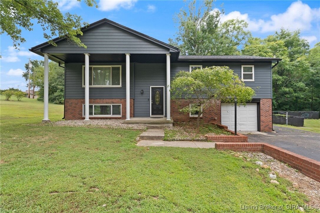 Property Photo: 3025 Shadybrook Lane IN 47150