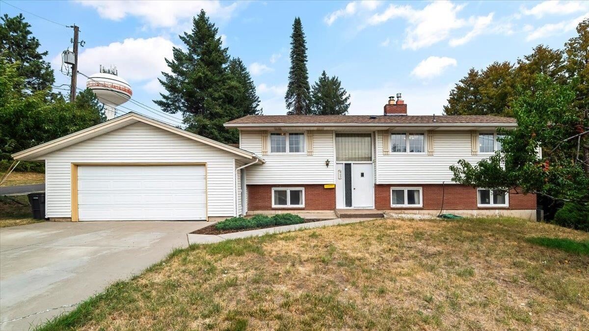 Property Photo: 927 Oakland St WA 99004