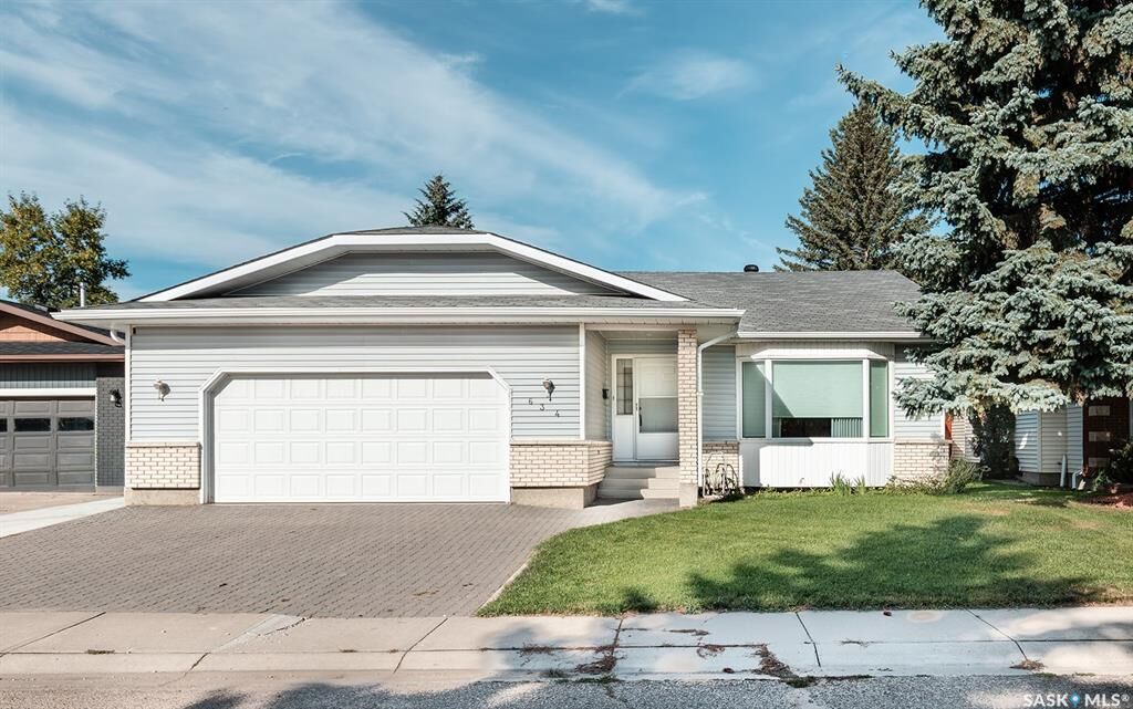 Property Photo: 634 Nesslin Crescent SK S7J 4V6