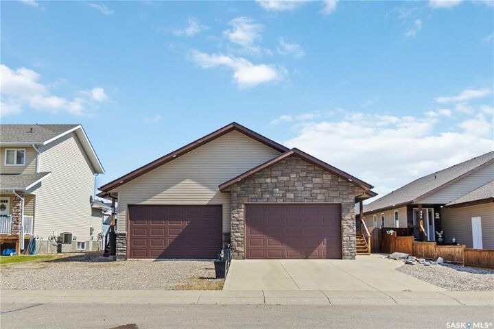 Property Photo:  442 Langer Place  SK S0K 4S1 