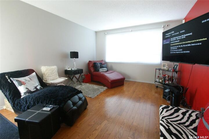 Property Photo: 3209 33rd Street W SK S7L 4R1