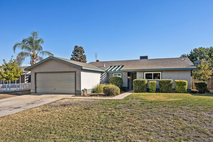 5541 W Walnut Avenue  Visalia CA 93277 photo