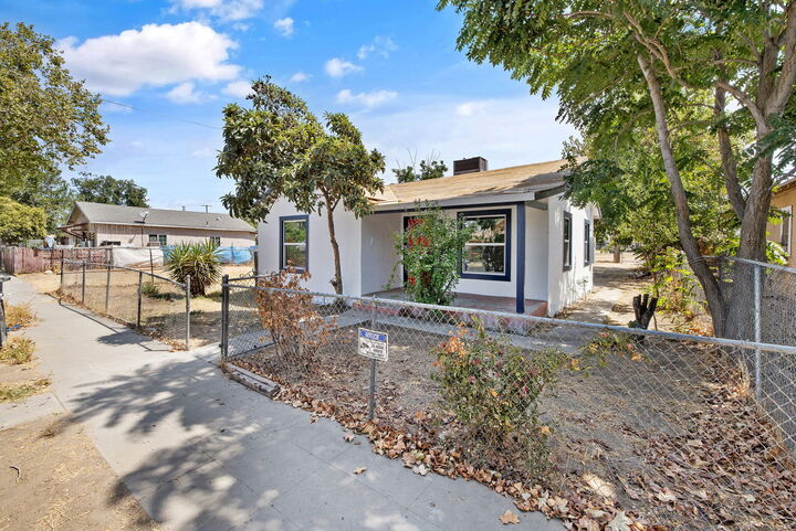 Property Photo: 2261 S Nicholas Avenue CA 93706