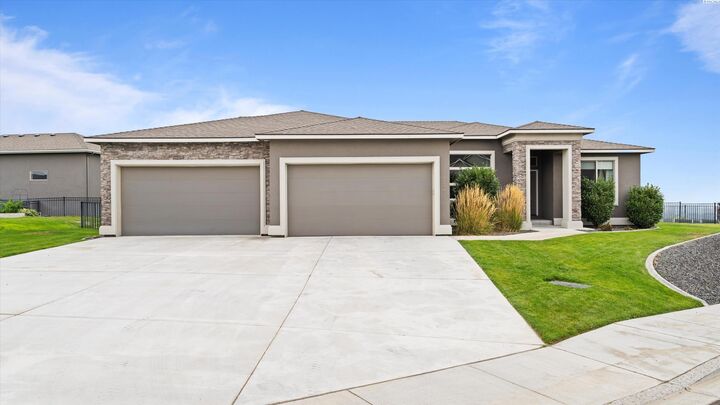 2284 S Alaska St  Kennewick WA 99338 photo