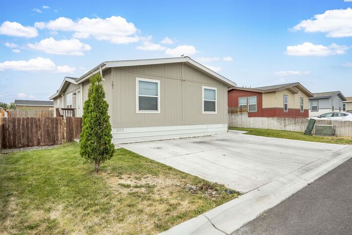 200802 E Game Farm Rd Space 101  Kennewick WA 99337 photo
