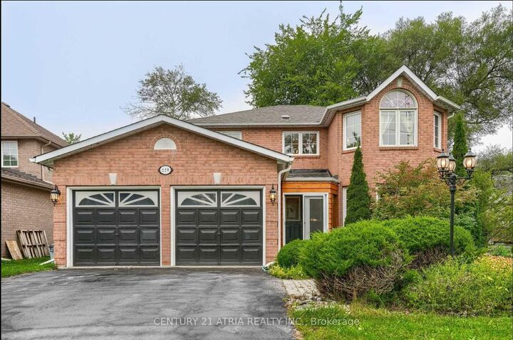 Property Photo: 220 Olde Bayview Avenue ON L4E 3C7