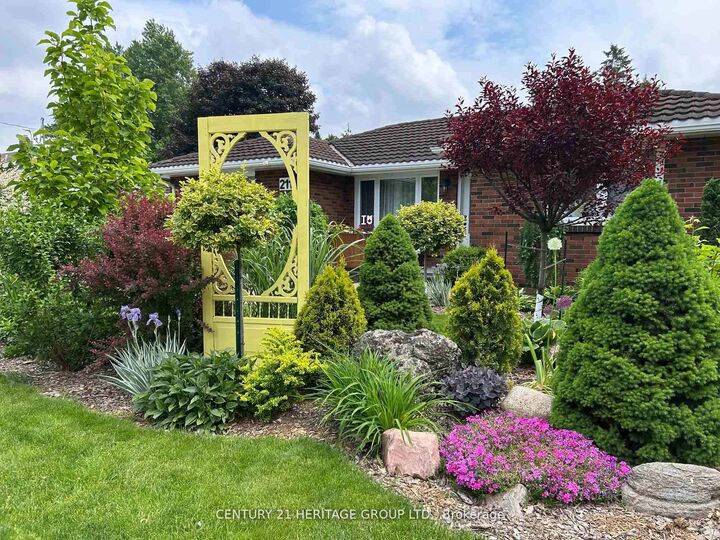 Photo de la propriété: 211 Albert Street W ON L9R 1B6