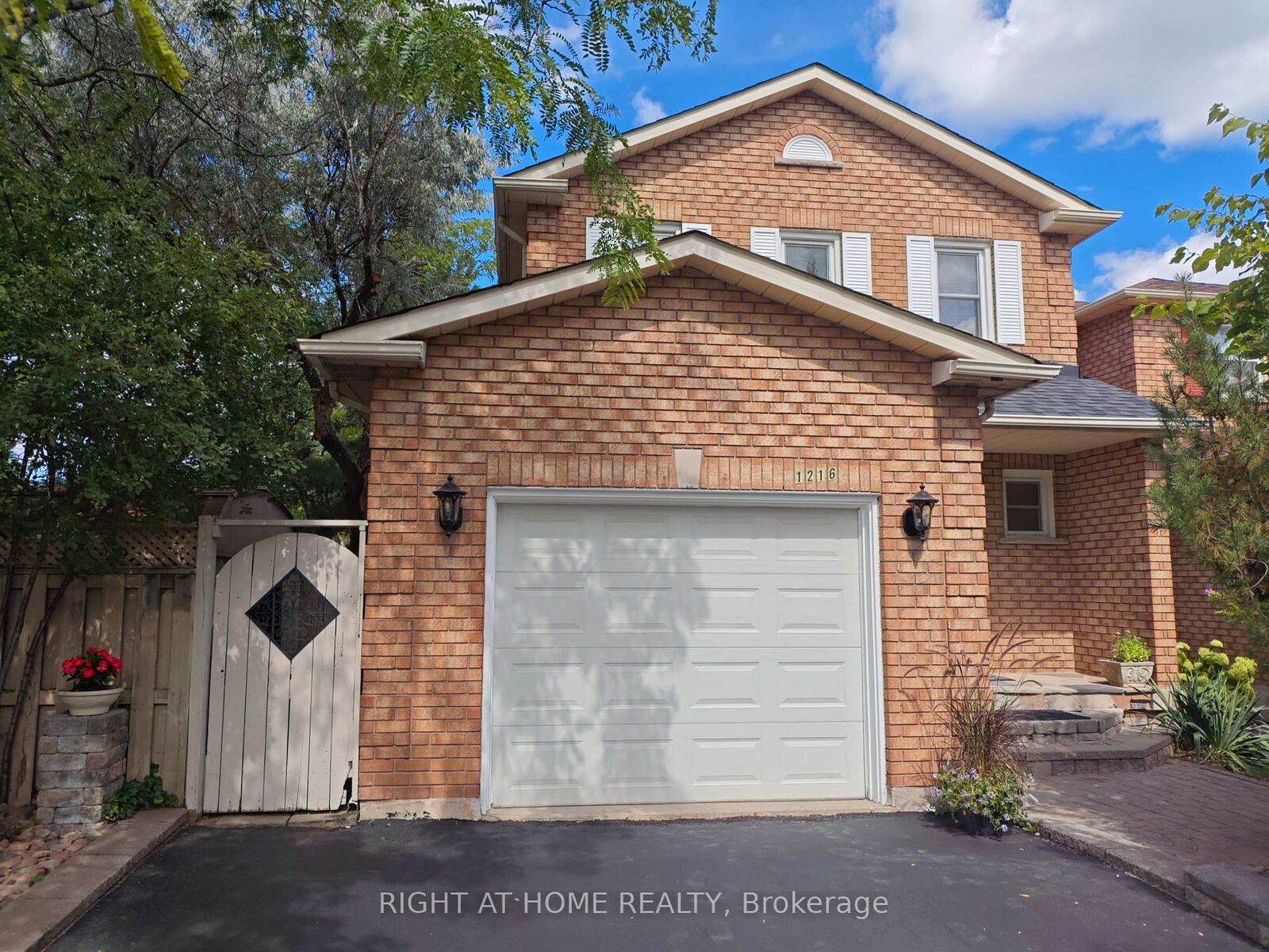 Property Photo: 1216 Blackburn Drive ON L6M 2X9