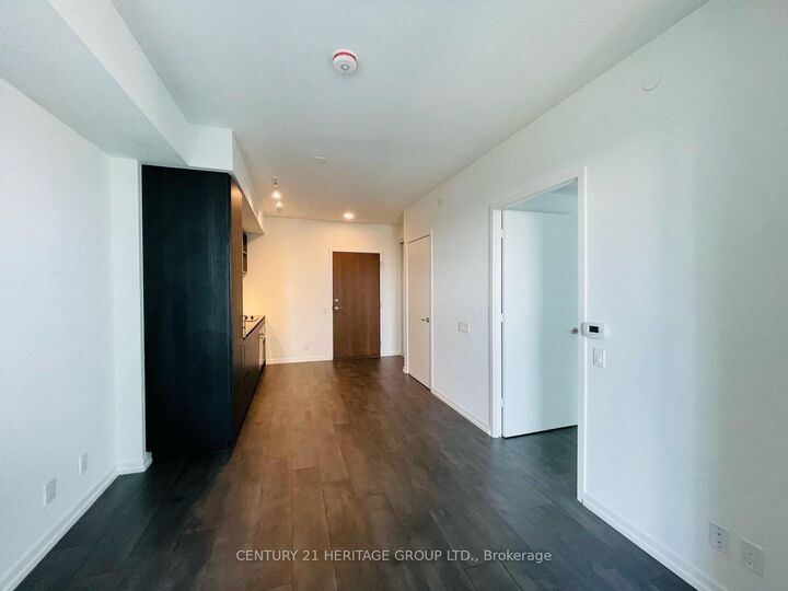 Property Photo:  7890 Jane Street 1810  ON L4K 0K9 