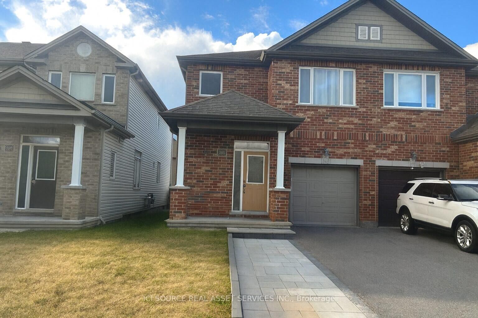 Photo de la propriété: 205 Claridge Drive ON K2J 5V8