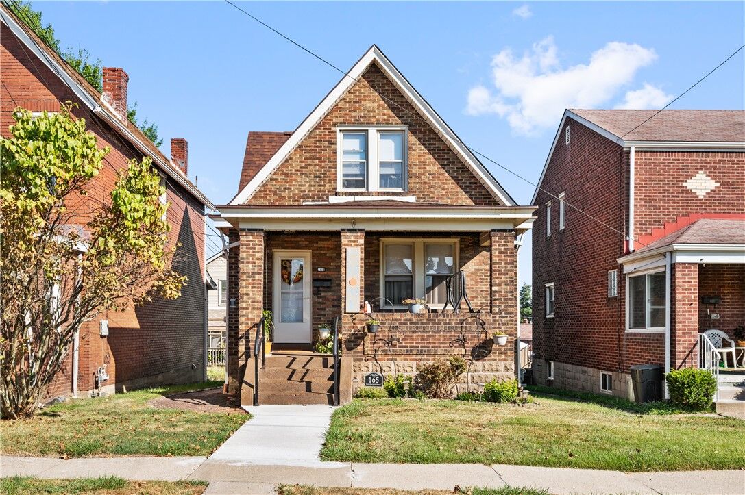 Property Photo: 165 E Marigold St PA 15120