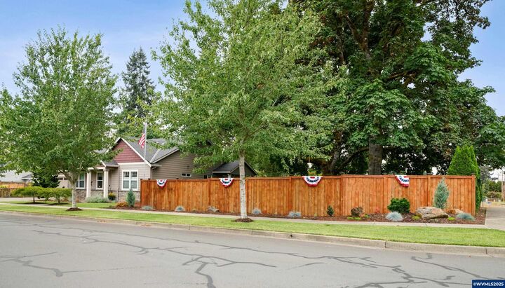 Property Photo: 1005 Highland Dr OR 97383